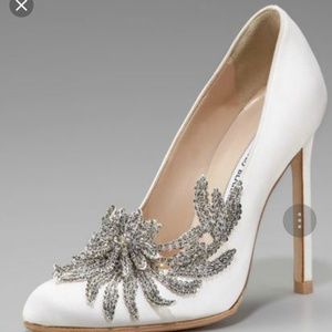 ISO Help! Manolo Blahnik White Swans.